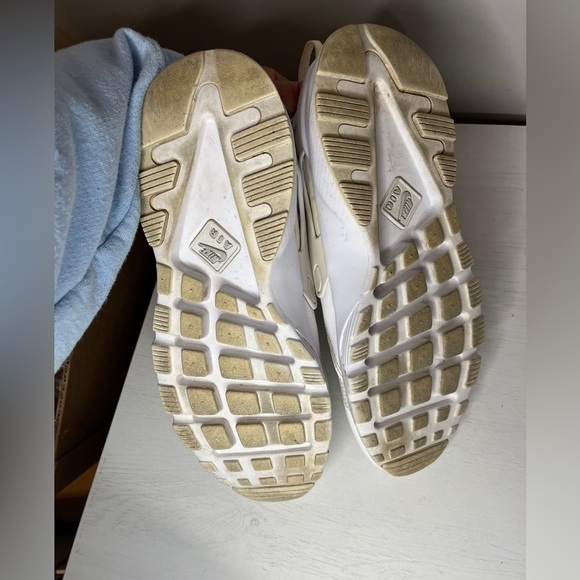 Nike 6Y White on White Huarache Air Shoes, 8W- copy - Picture 7 of 9